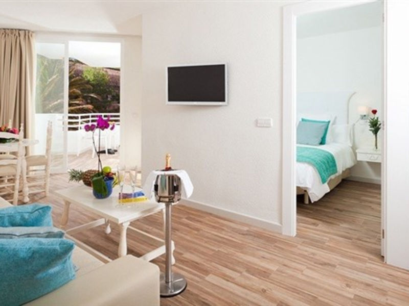 Fergus Style Cala Blanca Suites