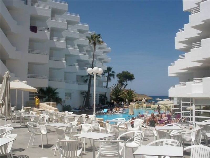 Fergus Style Cala Blanca Suites