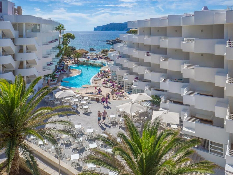 Fergus Style Cala Blanca Suites