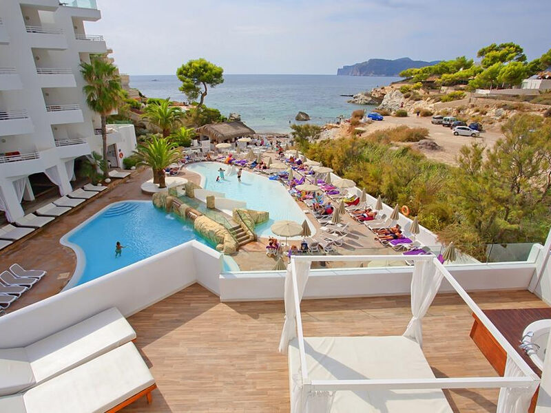 Fergus Style Cala Blanca Suites