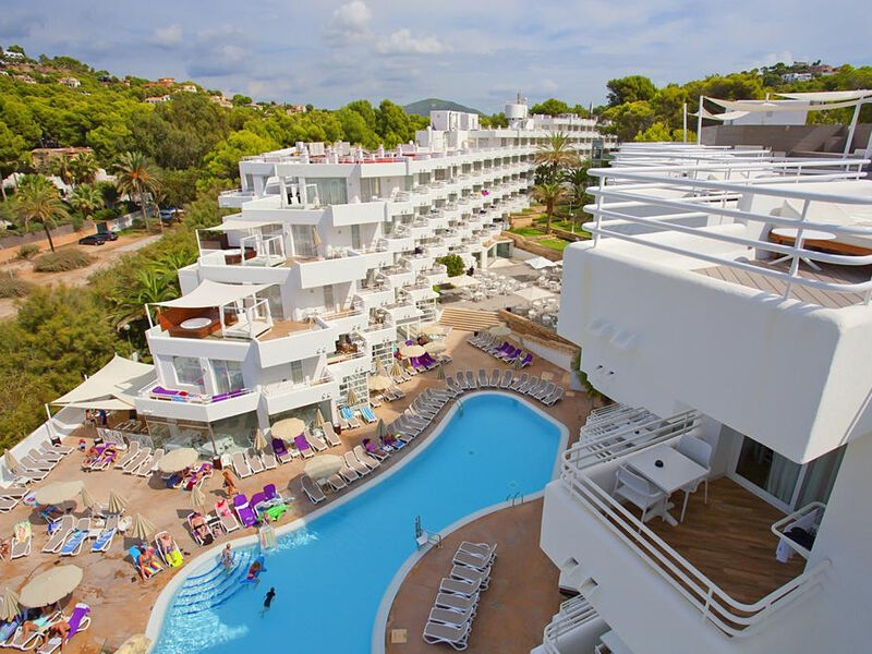 Fergus Style Cala Blanca Suites