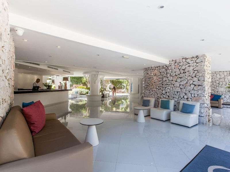 Fergus Style Cala Blanca Suites