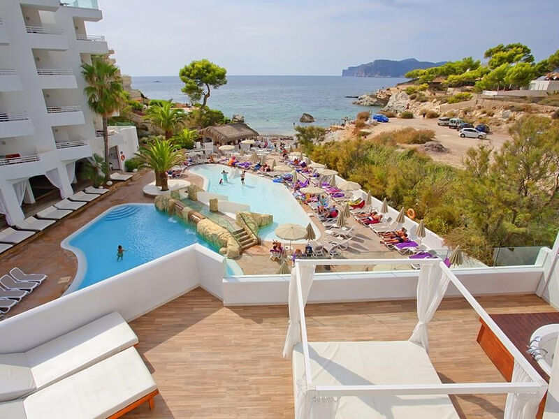 Fergus Style Cala Blanca Suites