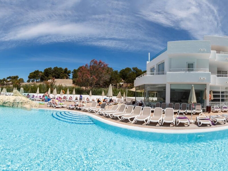 Fergus Style Cala Blanca Suites
