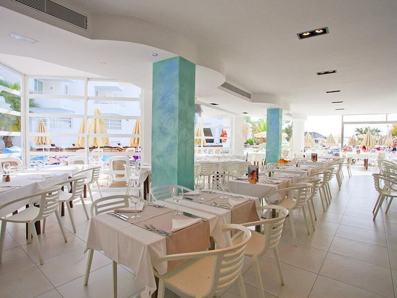Fergus Style Cala Blanca Suites