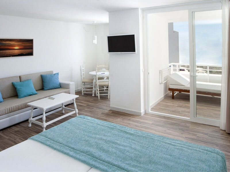 Fergus Style Cala Blanca Suites