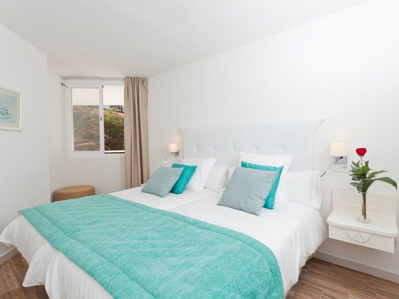 Fergus Style Cala Blanca Suites