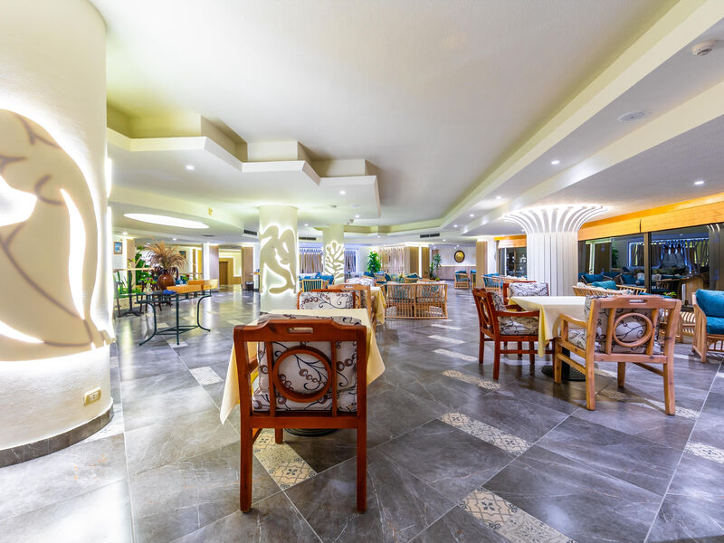 Flamenco Beach & Resort