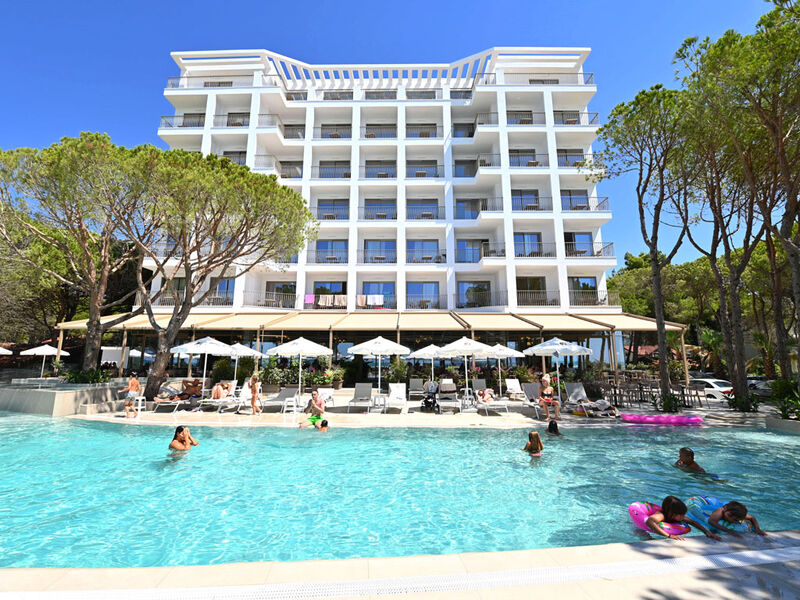Fllad Resort