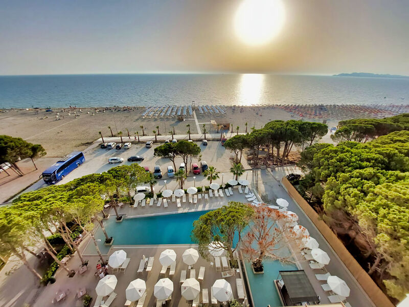 Fllad Resort