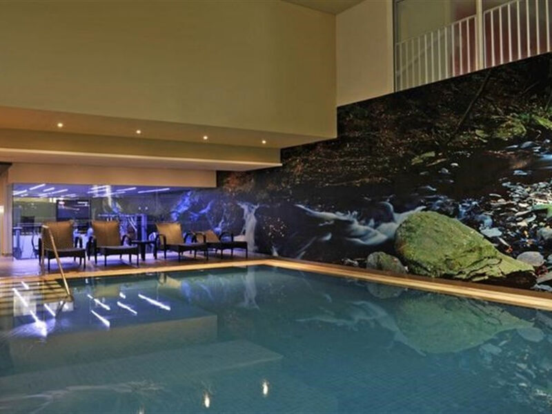 Four Views Oasis