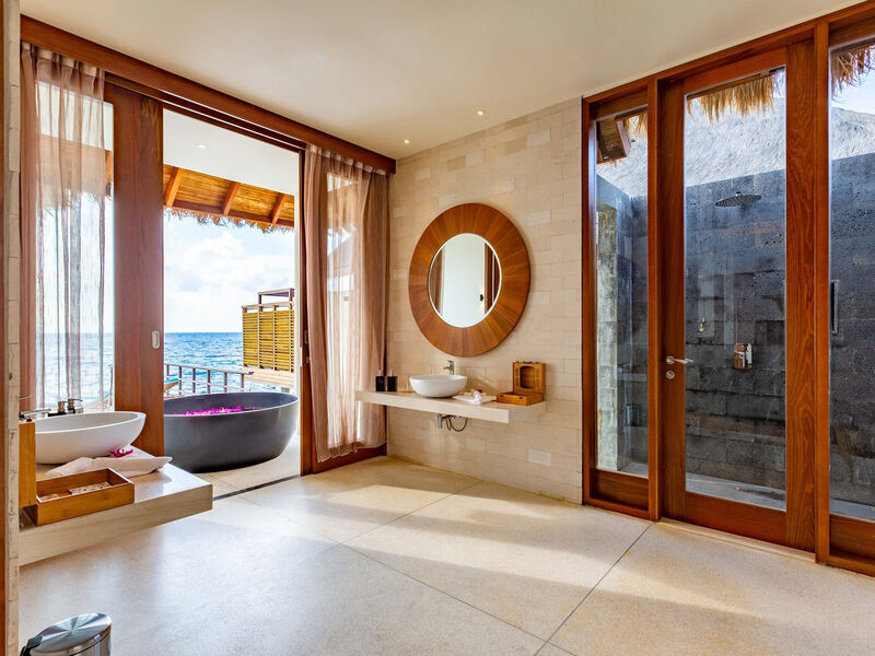 Furaveri Island Resort & Spa