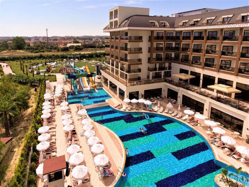 Glamour Resort & Spa