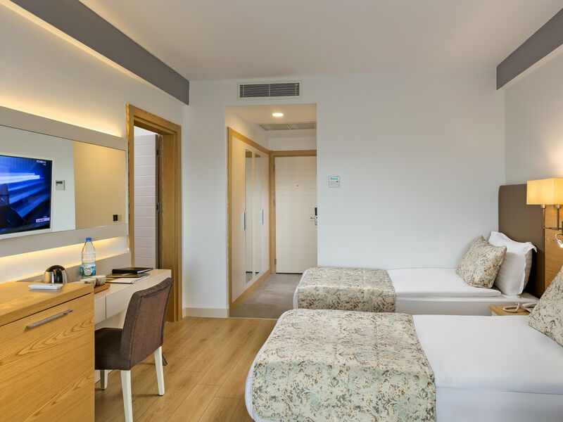 Glamour Resort & Spa
