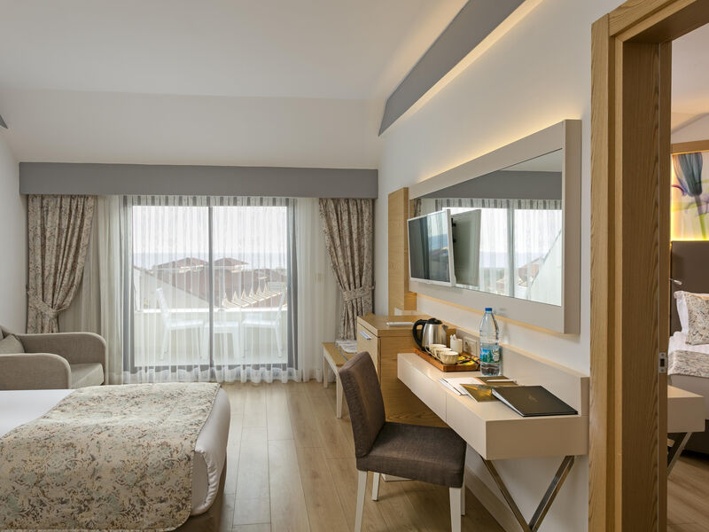 Glamour Resort & Spa