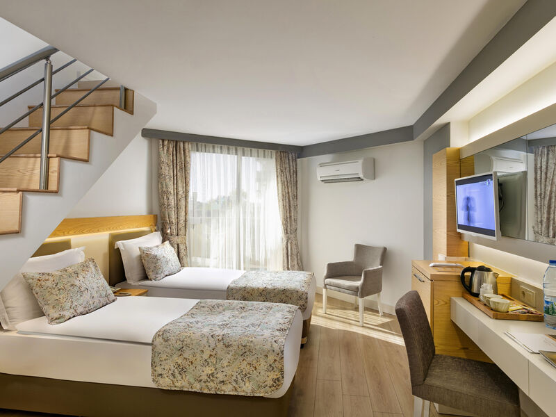 Glamour Resort & Spa