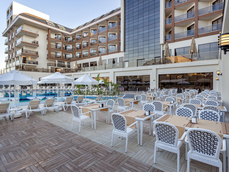 Glamour Resort & Spa