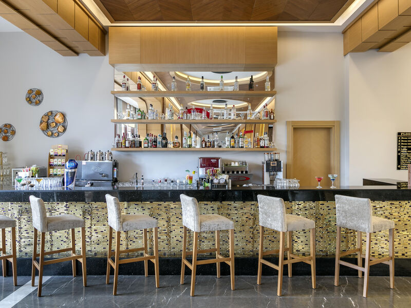 Glamour Resort & Spa