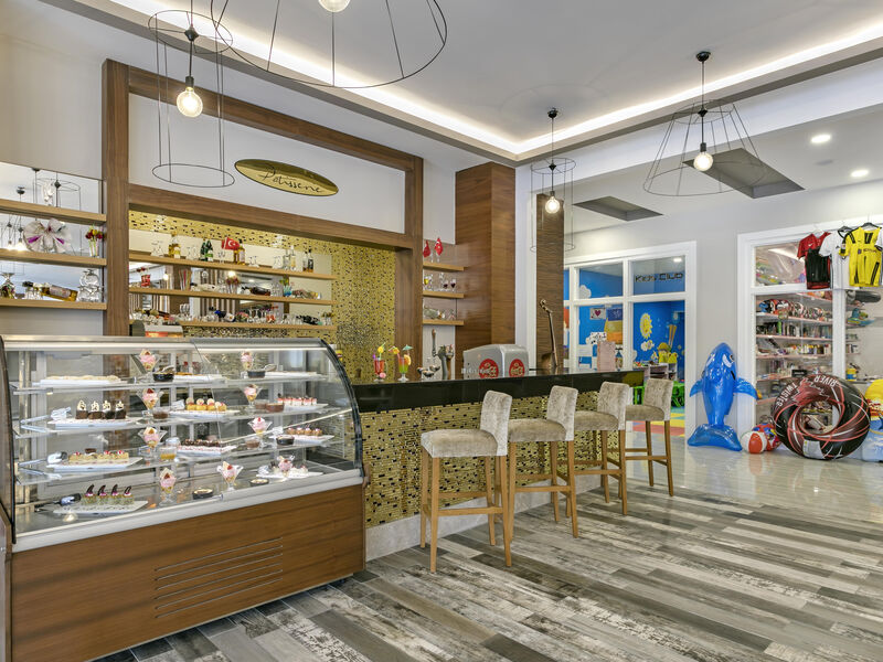Glamour Resort & Spa