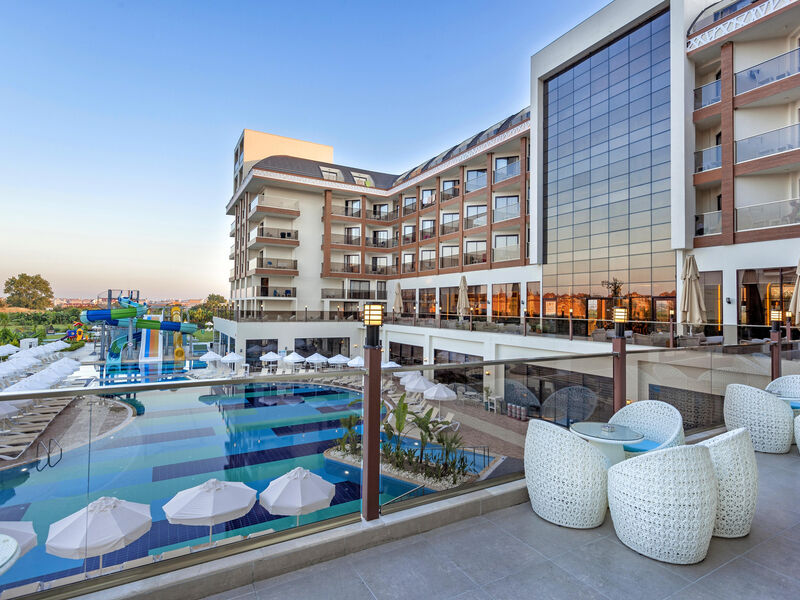 Glamour Resort & Spa