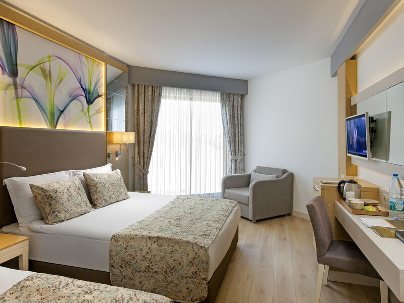 Glamour Resort & Spa
