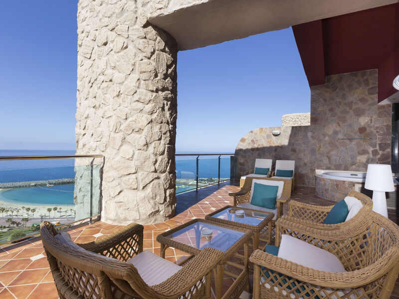 Gloria Palace Royal
