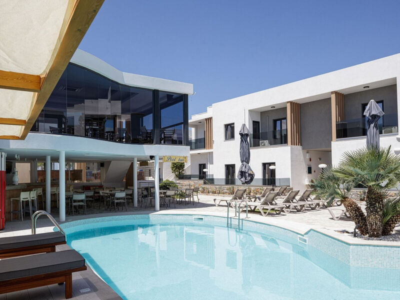 Golden Bay Hotel & Bungalows