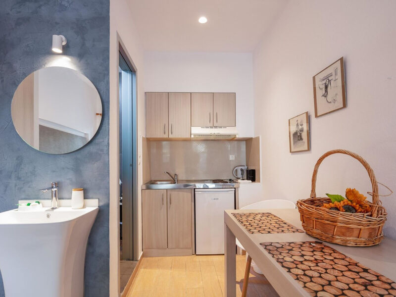 Golden Bay Hotel & Bungalows