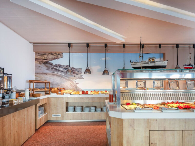 Golden Bay Hotel & Bungalows