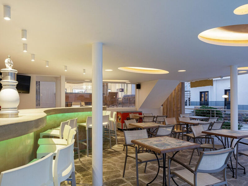 Golden Bay Hotel & Bungalows