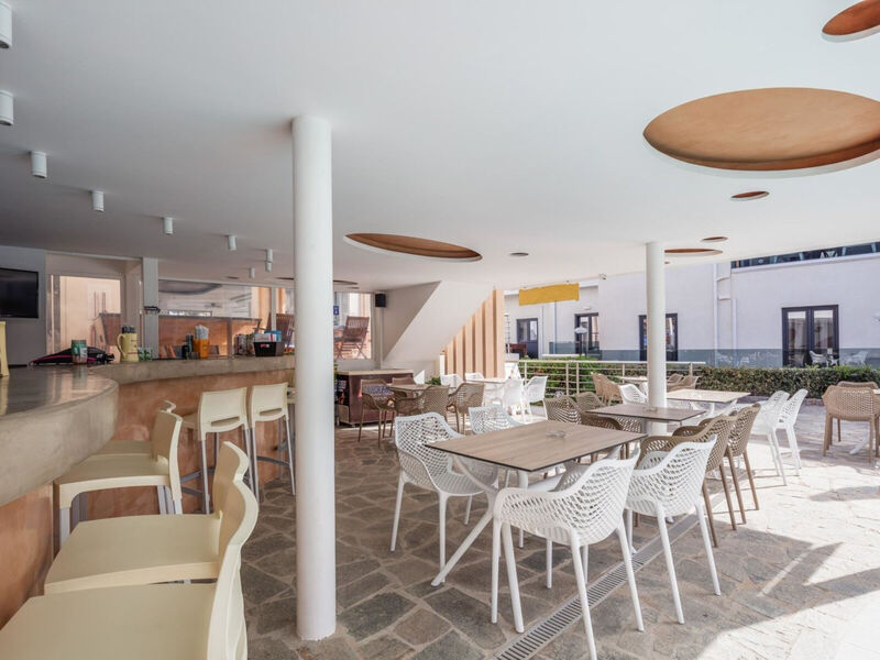 Golden Bay Hotel & Bungalows