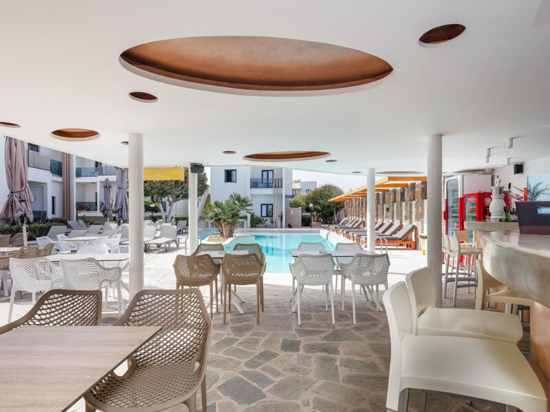 Golden Bay Hotel & Bungalows