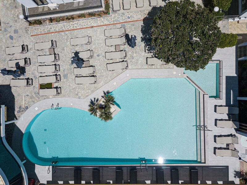 Golden Bay Hotel & Bungalows