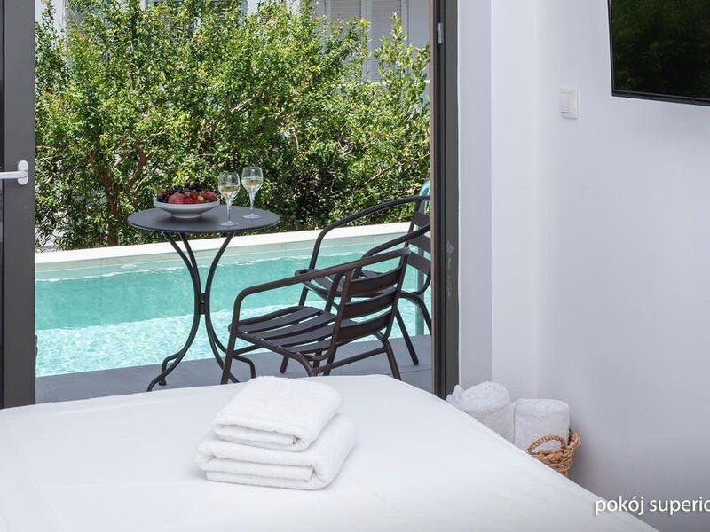 Golden Bee Lifestyle