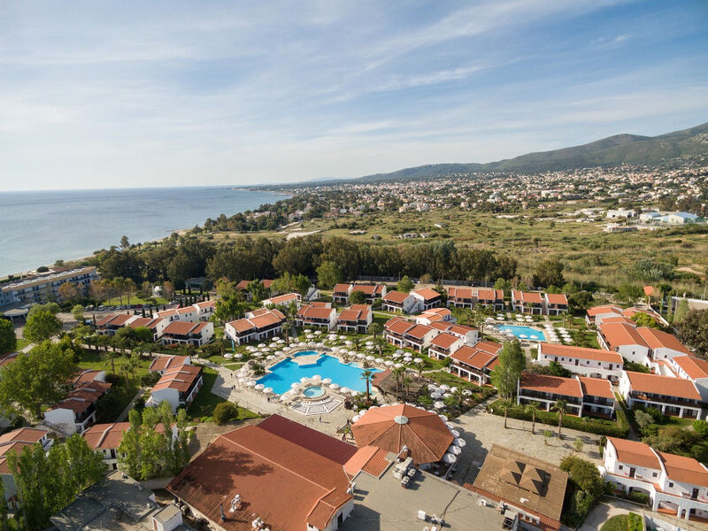 Golden Coast Hotel And Bungalows