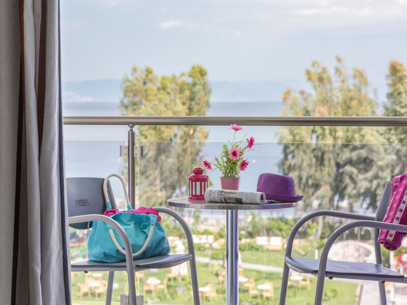 Golden Coast Hotel And Bungalows