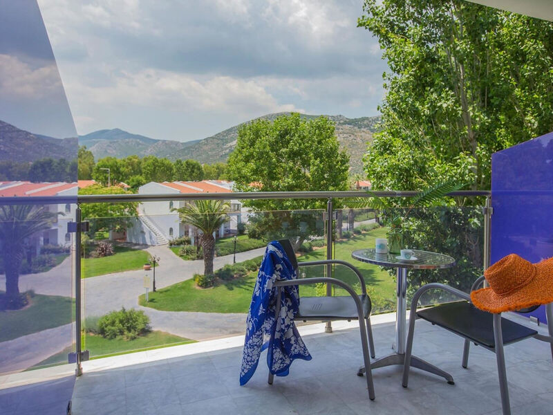 Golden Coast Hotel And Bungalows