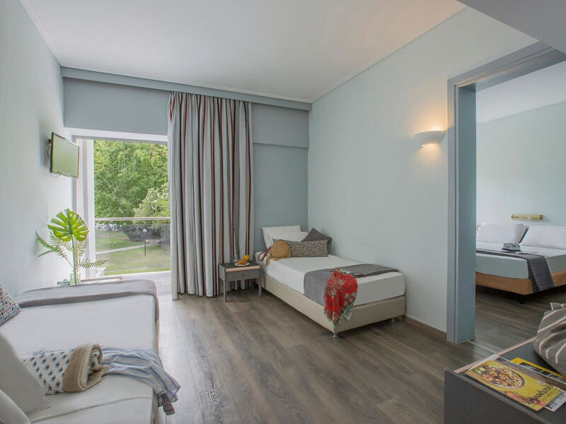 Golden Coast Hotel And Bungalows