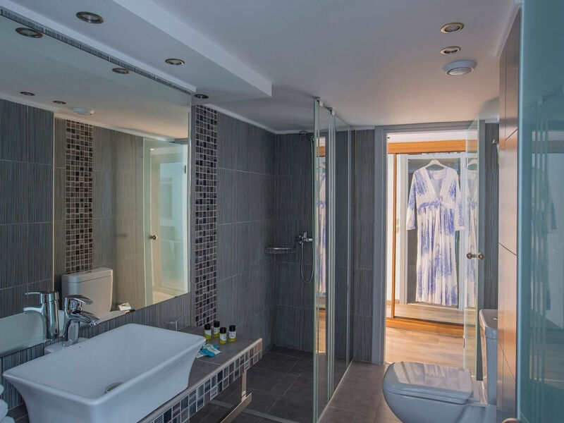 Golden Coast Hotel And Bungalows