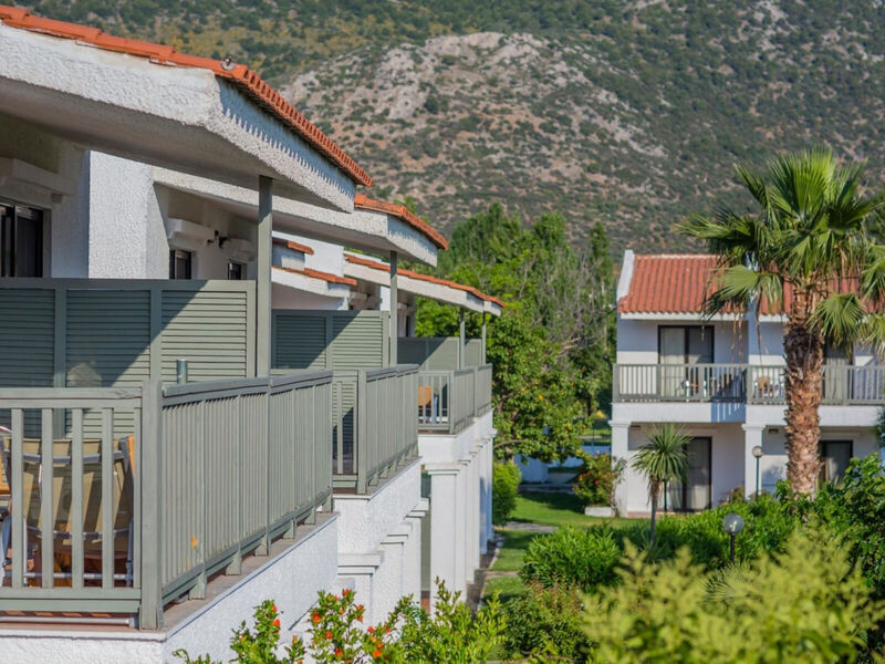 Golden Coast Hotel And Bungalows