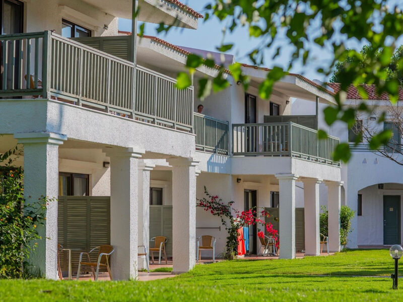 Golden Coast Hotel And Bungalows