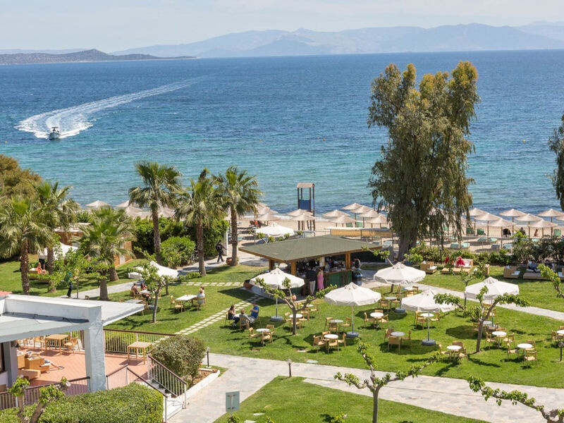 Golden Coast Hotel And Bungalows