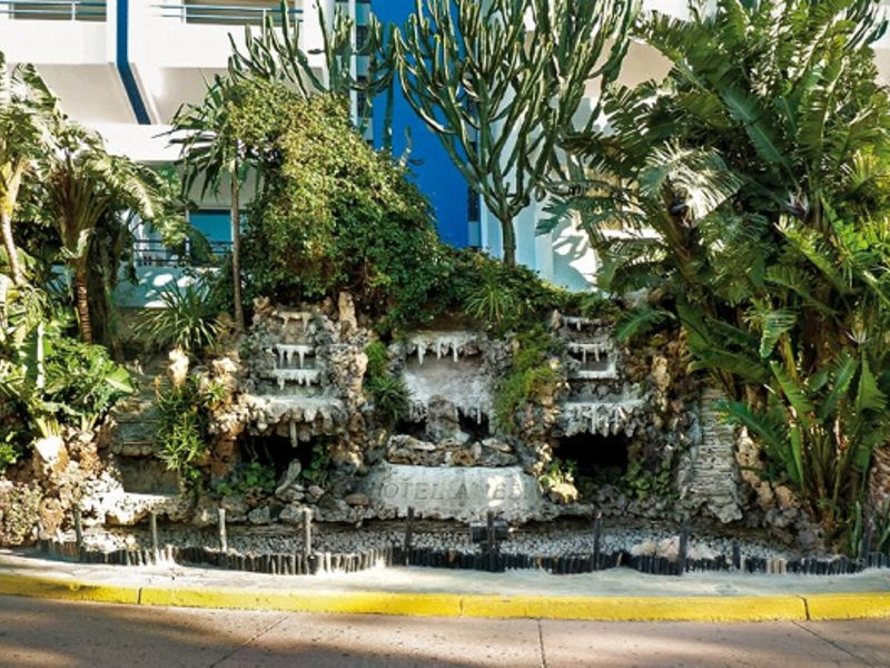 Golden Tulip Anezi