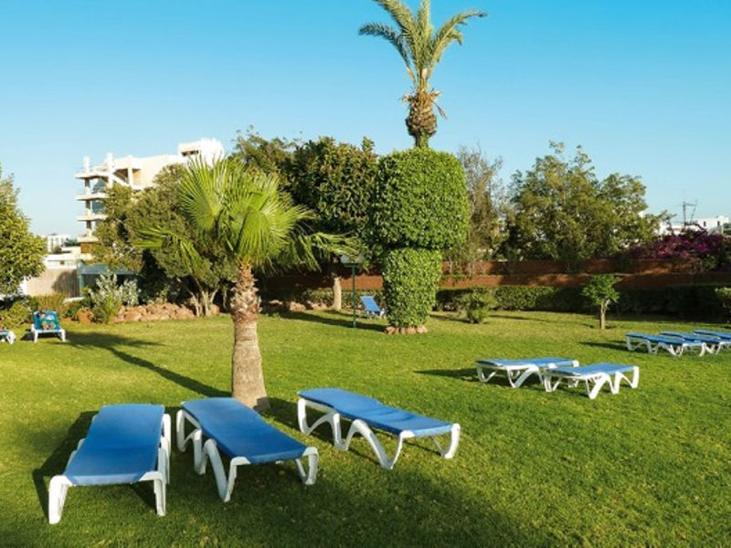 Golden Tulip Anezi