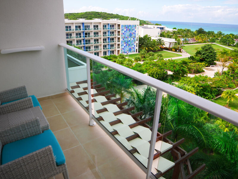Gran Muthu Almirante Beach