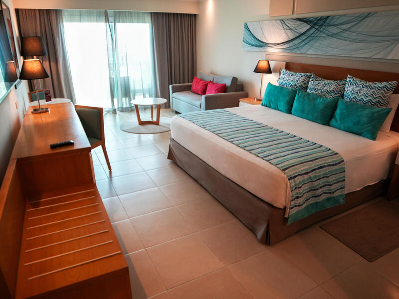 Gran Muthu Almirante Beach