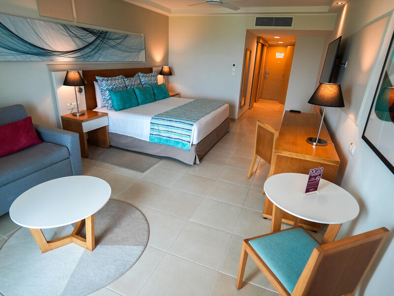 Gran Muthu Almirante Beach