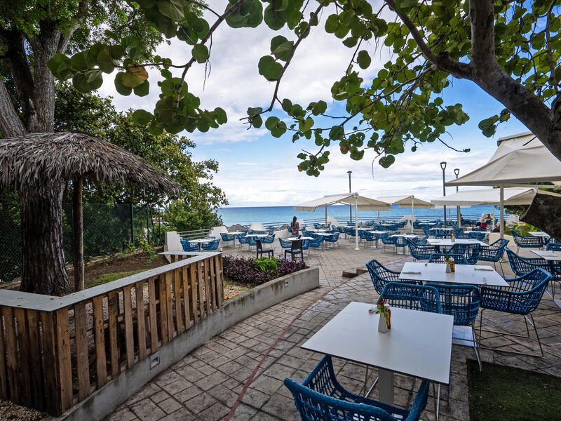Gran Muthu Almirante Beach