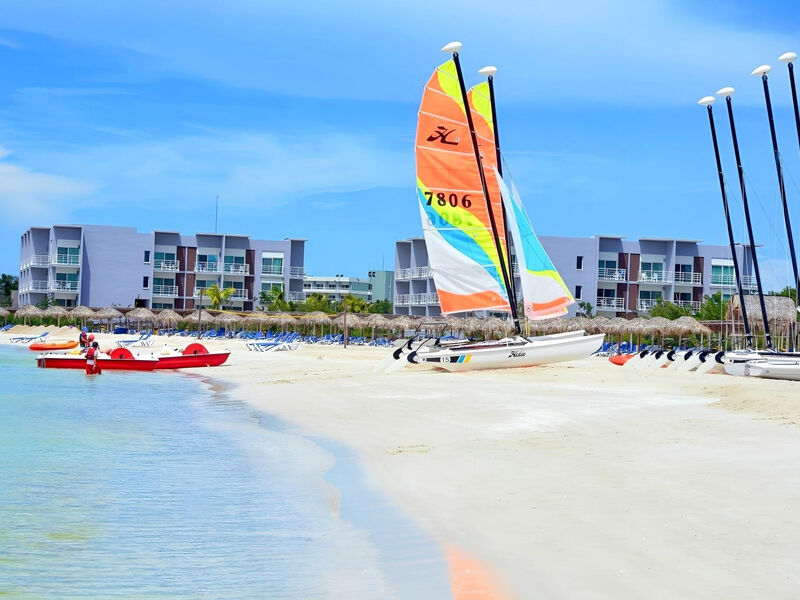 Grand Aston Cayo Las Brujas Beach Resort & Spa