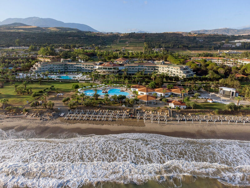 Grand Palladium Resort